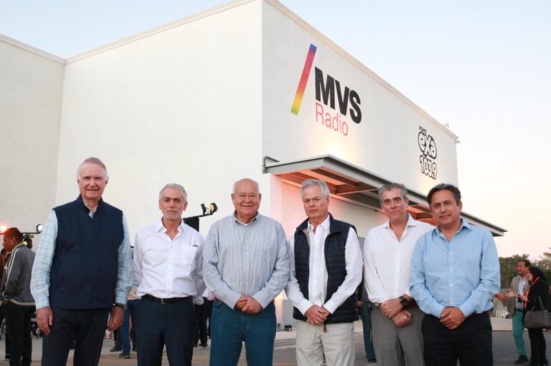 Inaugura Gobernador VCC estación de radio EXA FM en Los Cabos