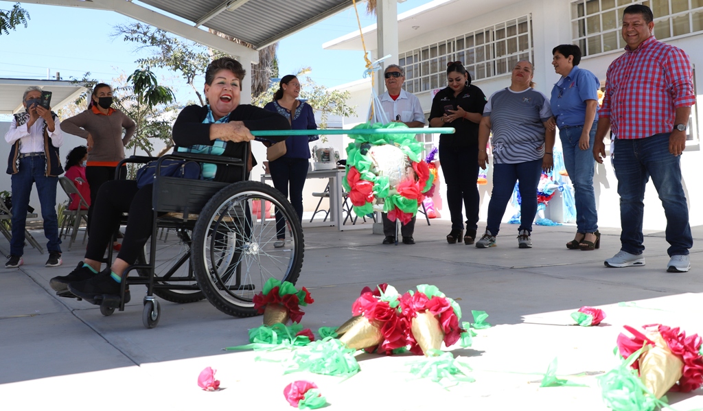 Clausuran con gran éxito el taller de piñatas tradicionales del DIF La Paz