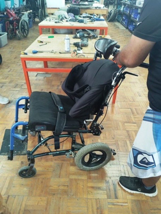 Imparten taller de reparación de sillas de ruedas en La Paz