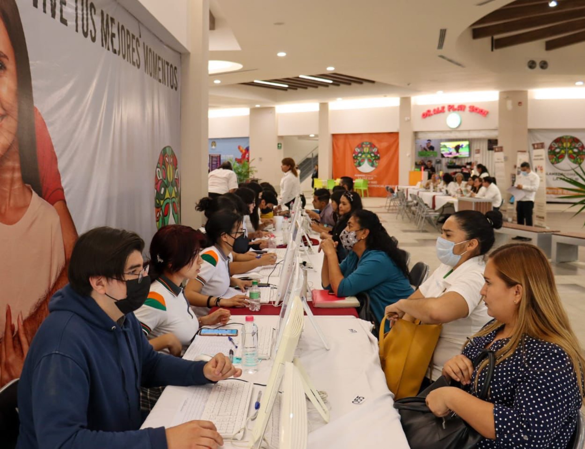 Gobierno del Estado acerca oportunidades de empleo a través de módulos itinerantes