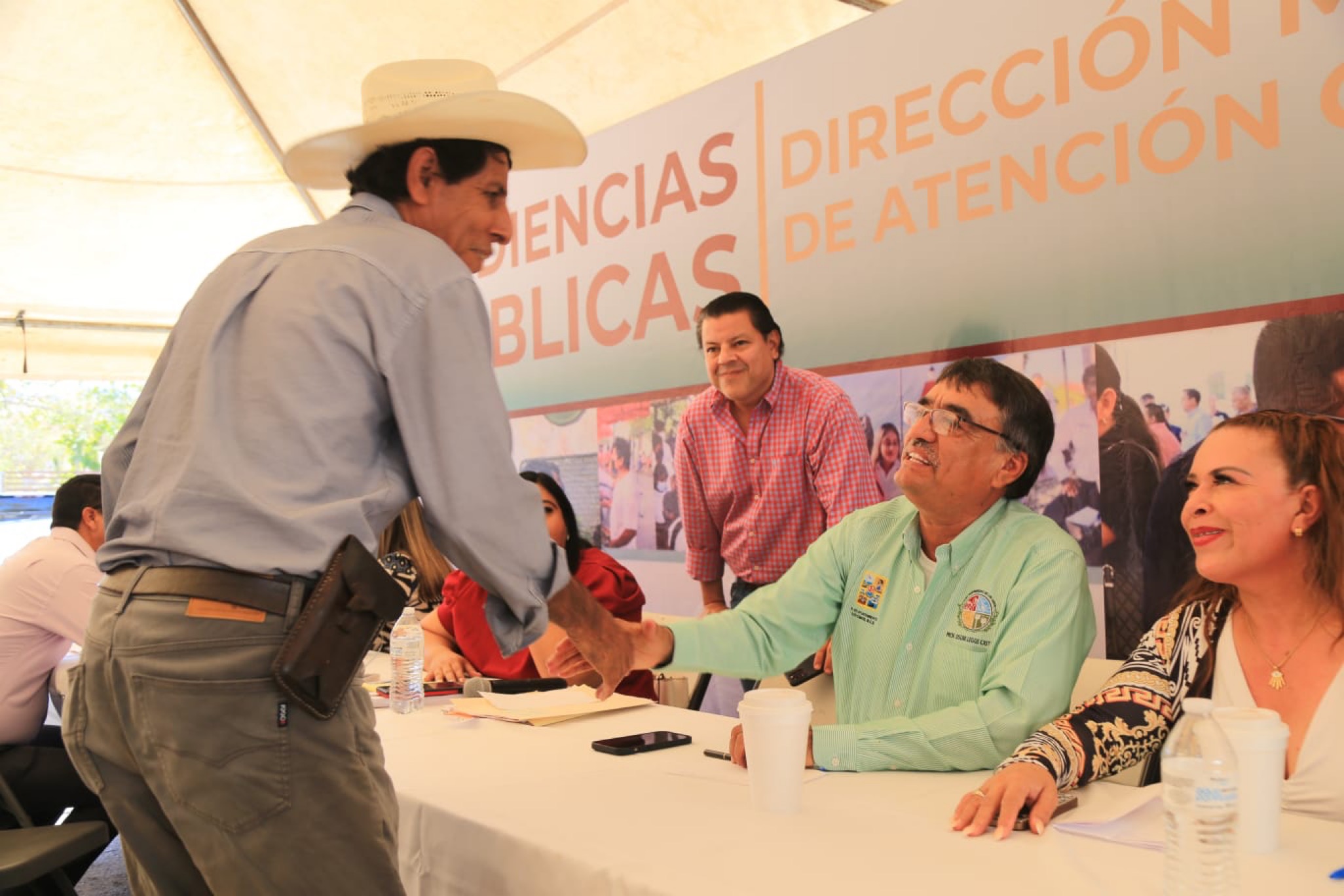 Los apoyos no se detienen en el Gobierno de Los Cabos; Oscar Leggs Castro encabeza las 18ª Audiencias Públicas