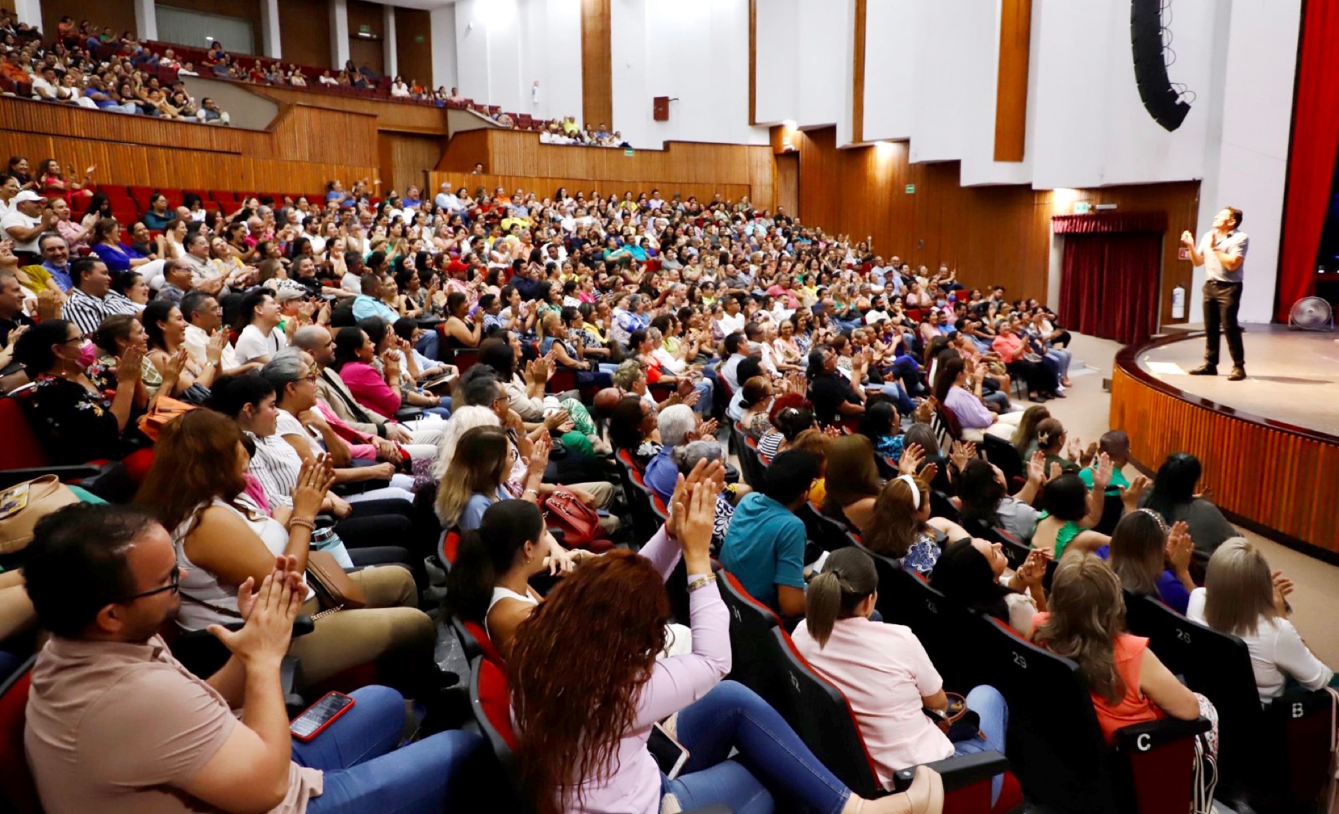 Recibe DIF Municipal de La Paz donación de la conferencia “Como tratar con gente difícil”