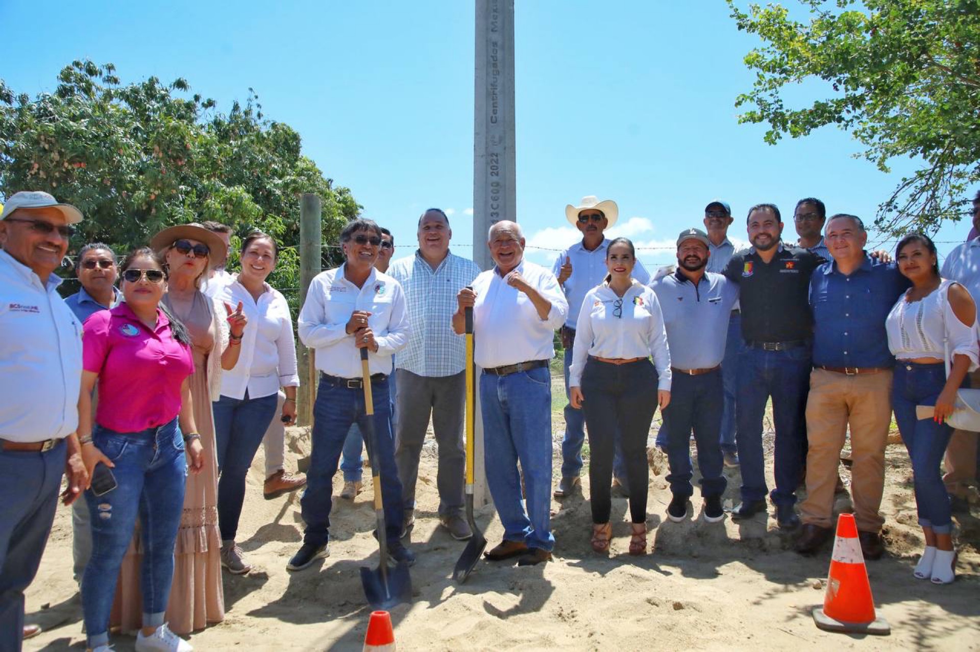 Gobernador VCC pone en marcha trabajos de electrificación en San Bernabé y Santa Catarina, en Los Cabos