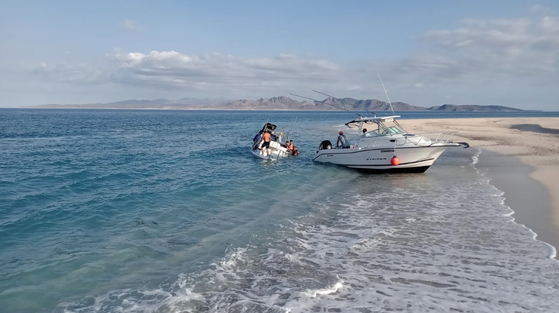 Rescata FONMAR embarcación hundida “La Fenómena”