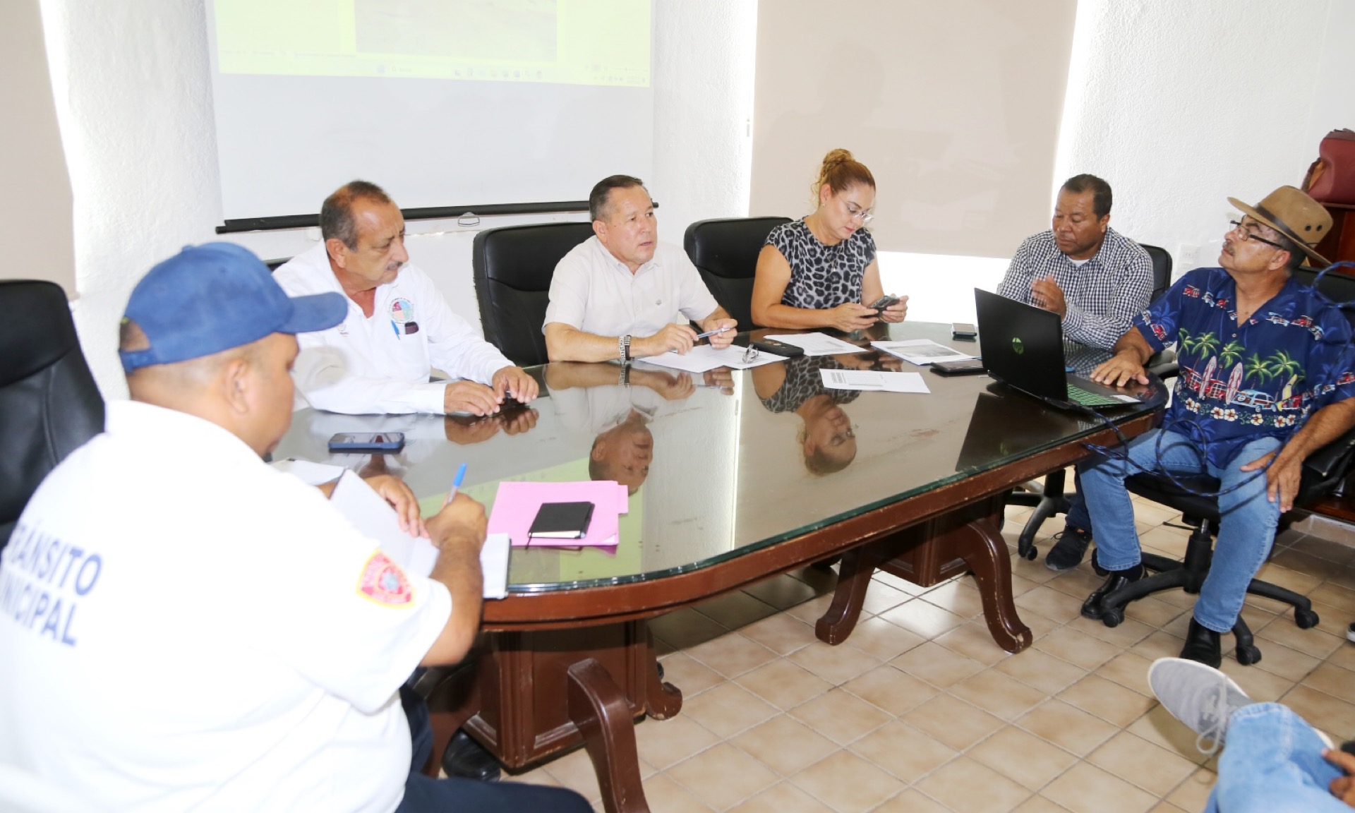 Colaborarán empresas concreteras en programa de bacheo en Cabo San Lucas; harán aportaciones de concreto de manera voluntaria