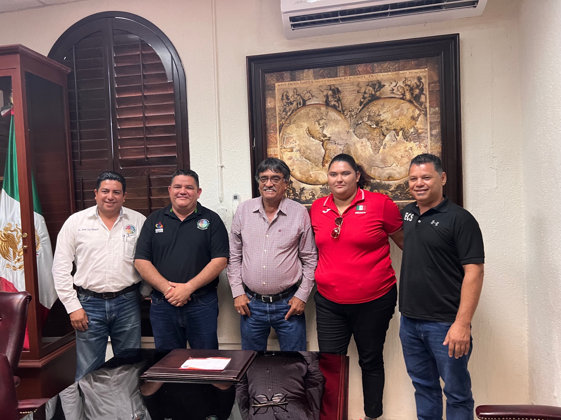 Refrenda Oscar Leggs Castro compromiso con el deporte de Los Cabos; apoyará a medallista paralímpica que representará a México en Santiago de Chile