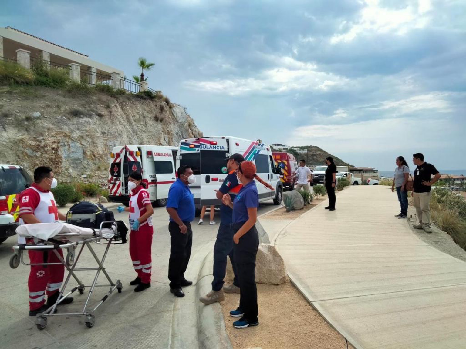 Atienden bomberos de SJC reporte de personas intoxicadas en la comunidad de La Playa