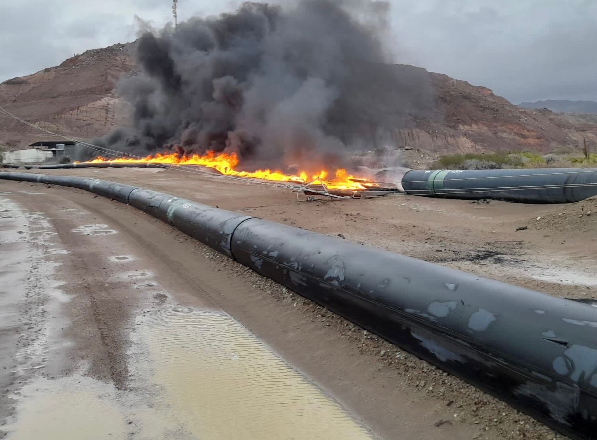 Sofocan bomberos de La Paz incendio en Rofomex