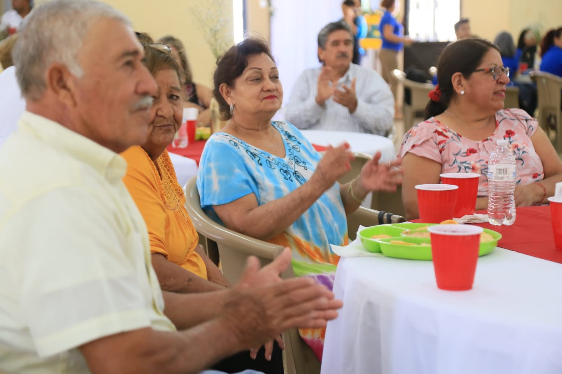 Conmemoran el Día del Abuelo a burócratas jubilados de Los Cabos