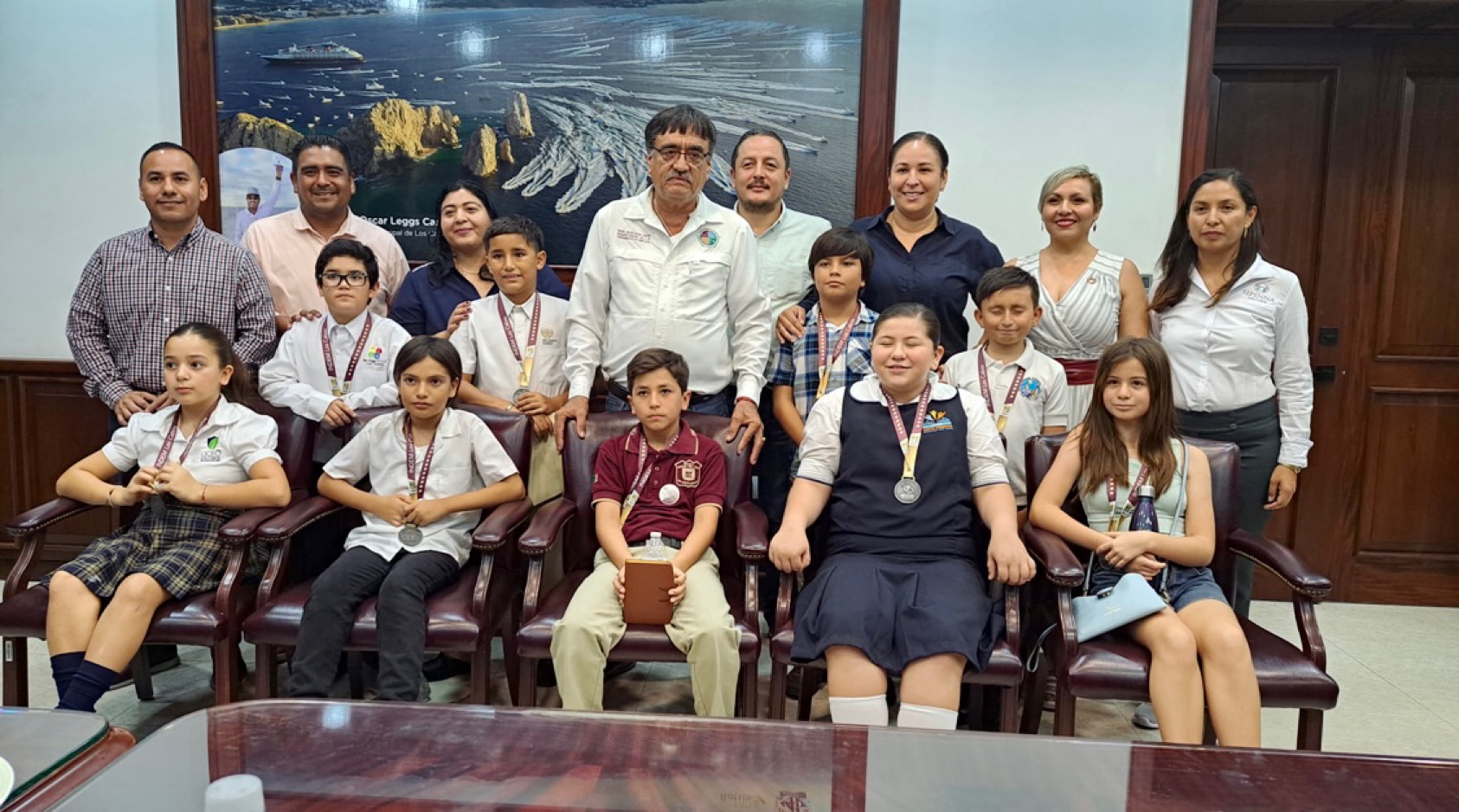 Acude Cabildo Infantil de Los Cabos a presidencia municipal; presentan propuestas ante Oscar Leggs Castro, a favor de la niñez cabeña
