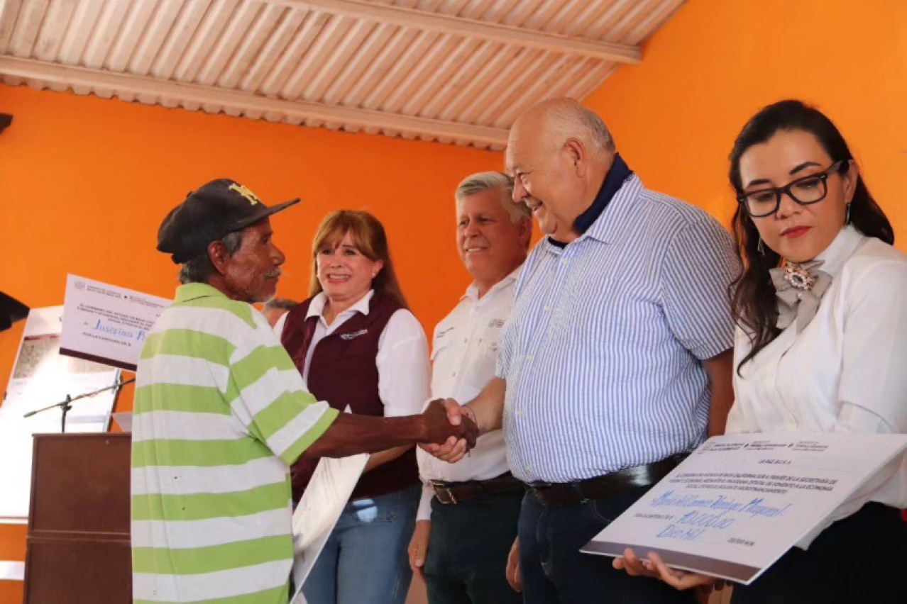 Impulsa Gobierno de VCC, desarrollo productivo y economía social en Comondú: entrega apoyos