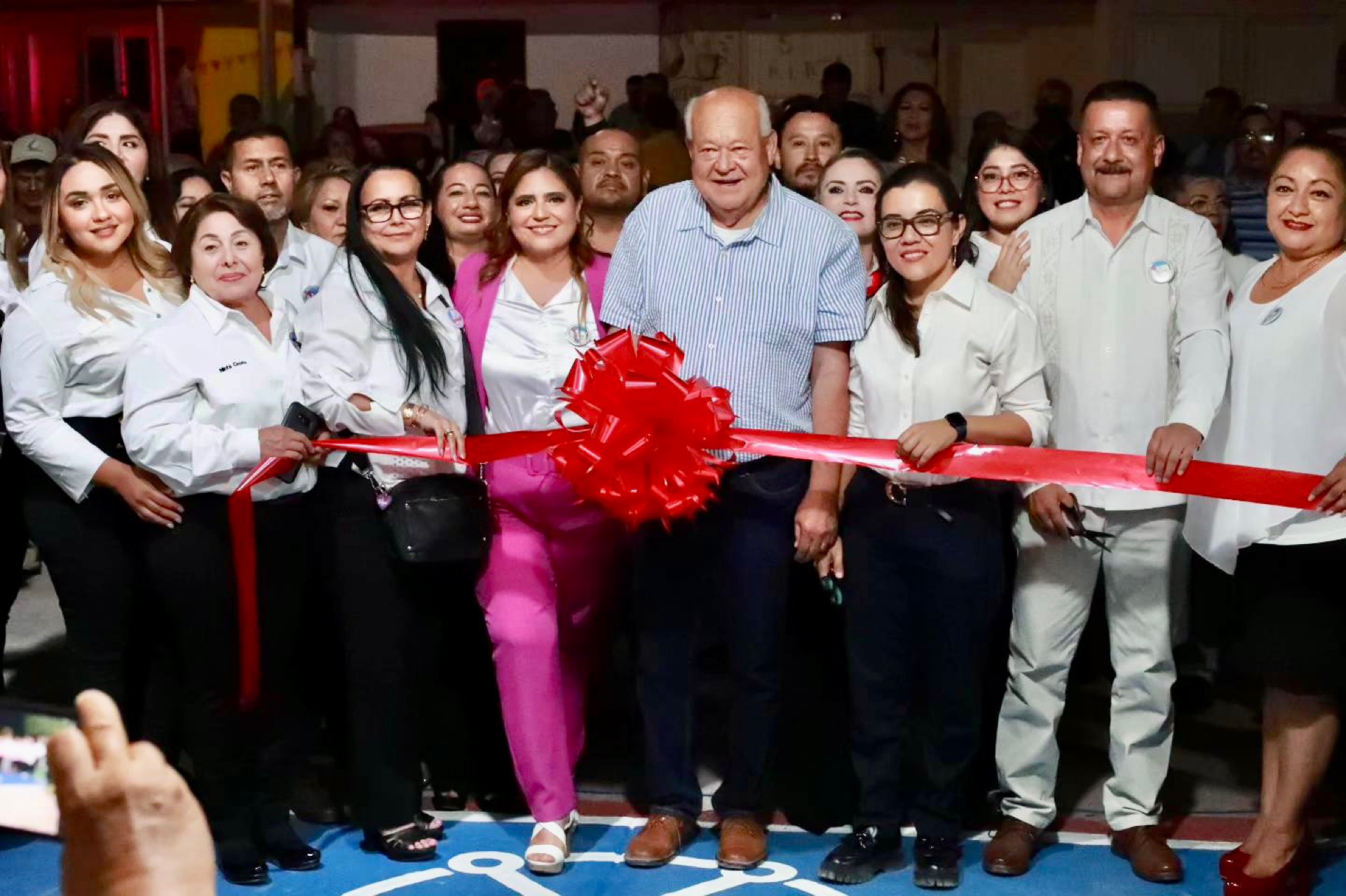 Entrega Gobernador VCC rehabilitación del salón del Sindicato de Burócratas en Comondú