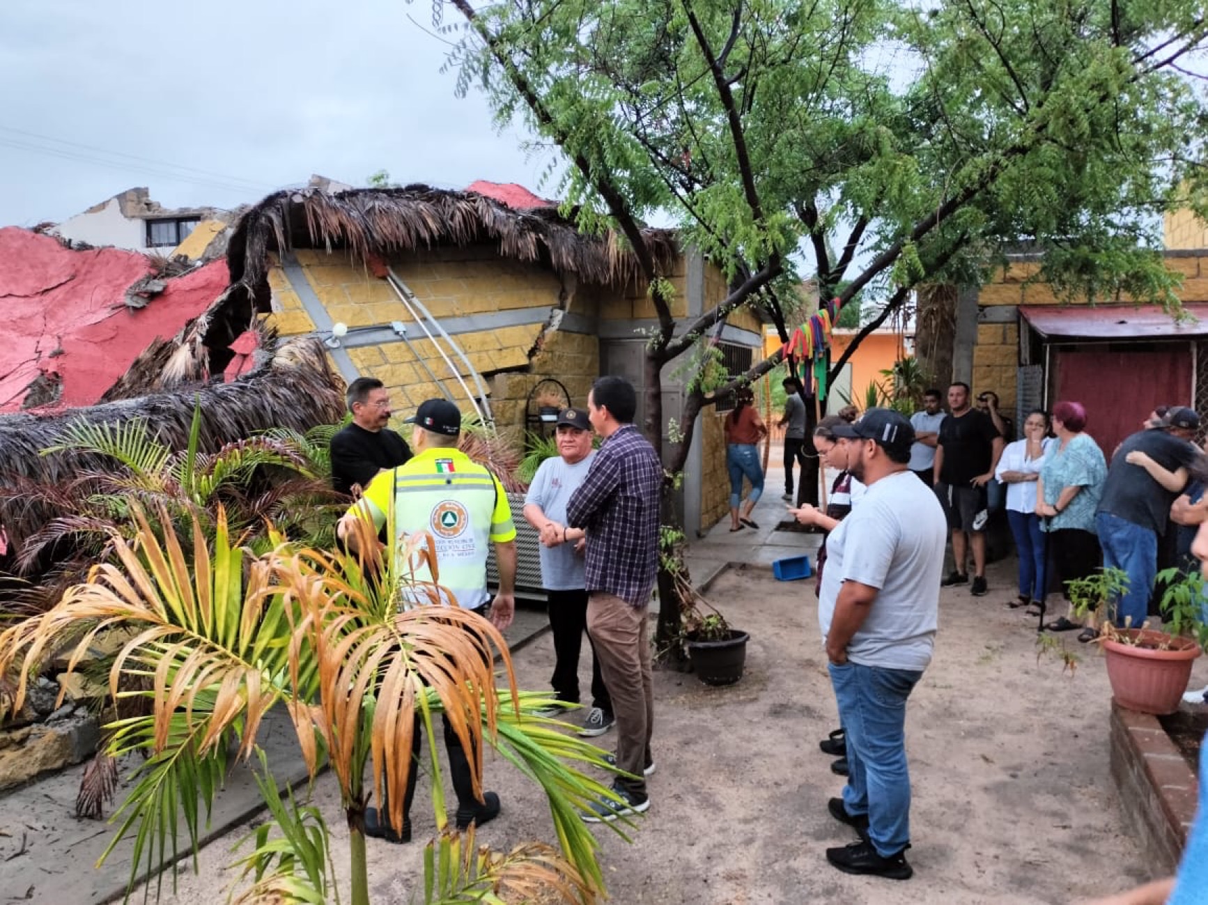 Atiende Protección Civil de La Paz colapso de techumbre del Templo Cristiano Viña