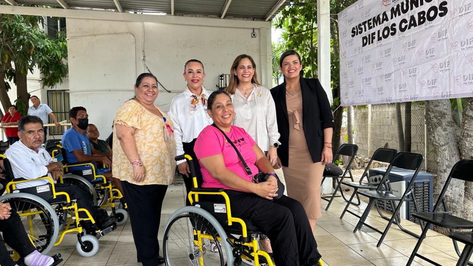 Entrega Presidenta de DIF Municipal Los Cabos, 18 sillas de ruedas donadas por el CRIT BCS