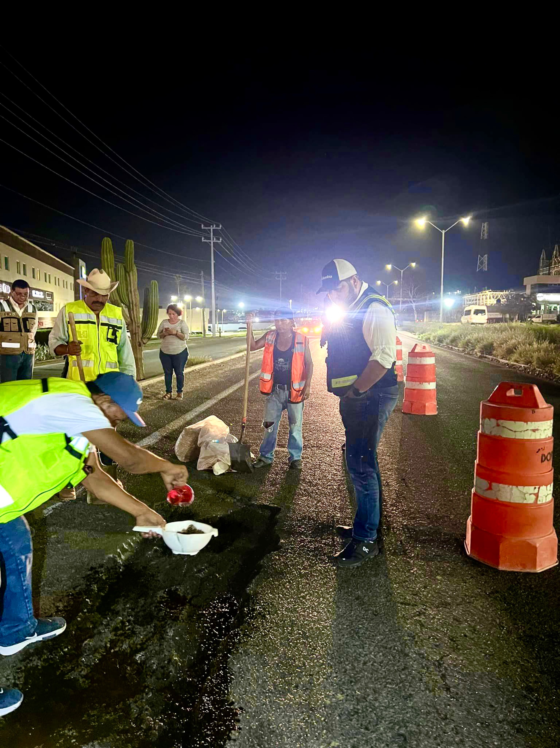 En marcha Programa de Bacheo Nocturno en Cabo San Lucas; en la zona del Corredor Turístico