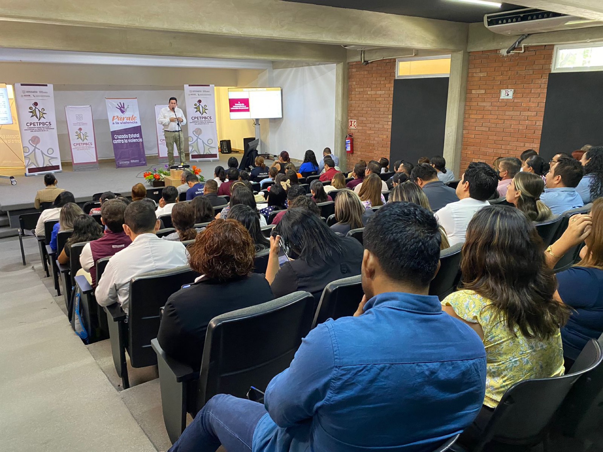 Brindan asesoría a 384 servidoras y servidores públicos en materia de igualdad laboral