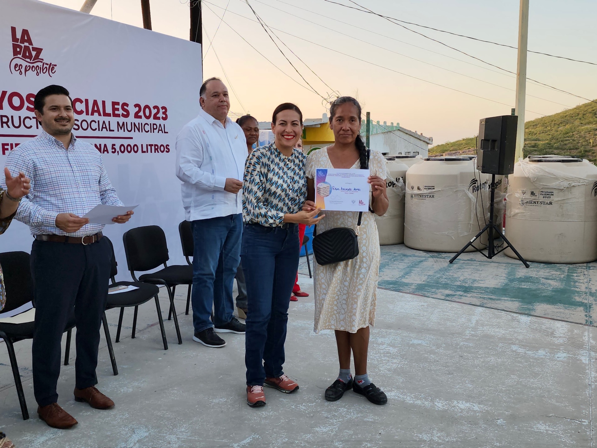Beneficia Ayuntamiento de La Paz a 102 familias con la entrega de apoyos sociales