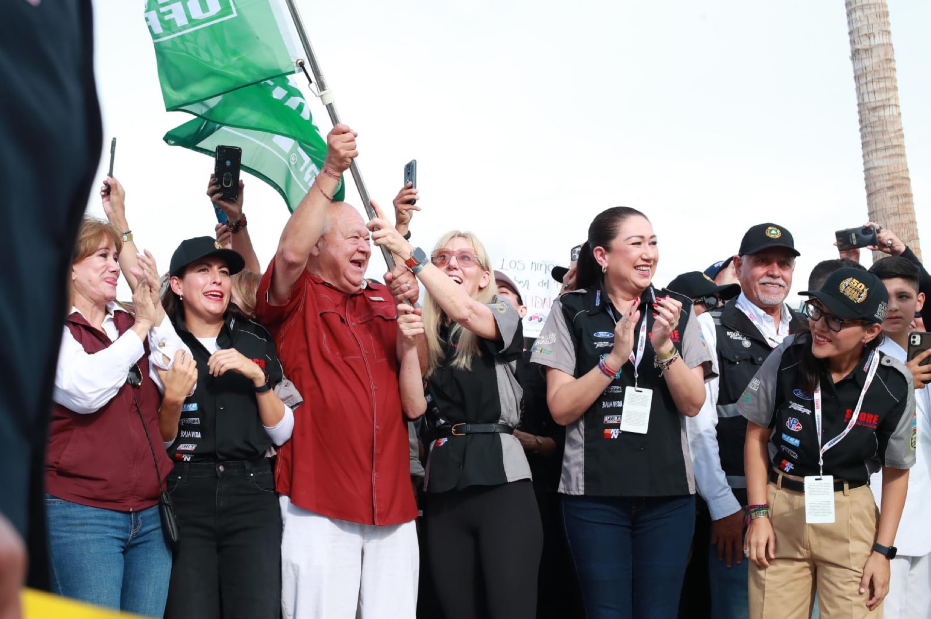 Da Gobernador VCC banderazo de salida de la Internacional Baja 1000, en La Paz