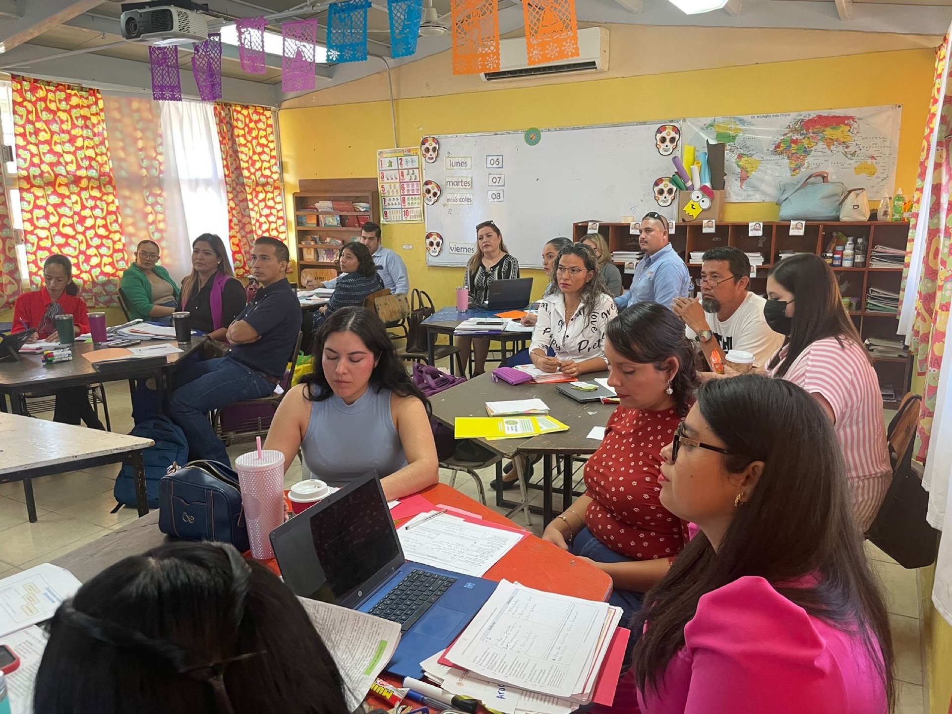 Intercambian experiencias de Nueva Escuela Mexicana más de 600 docentes de primaria