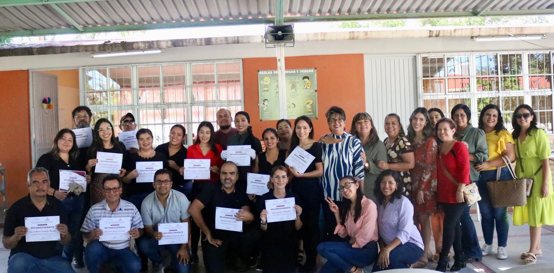 Participan en taller de títeres docentes de actividades artísticas en preescolar