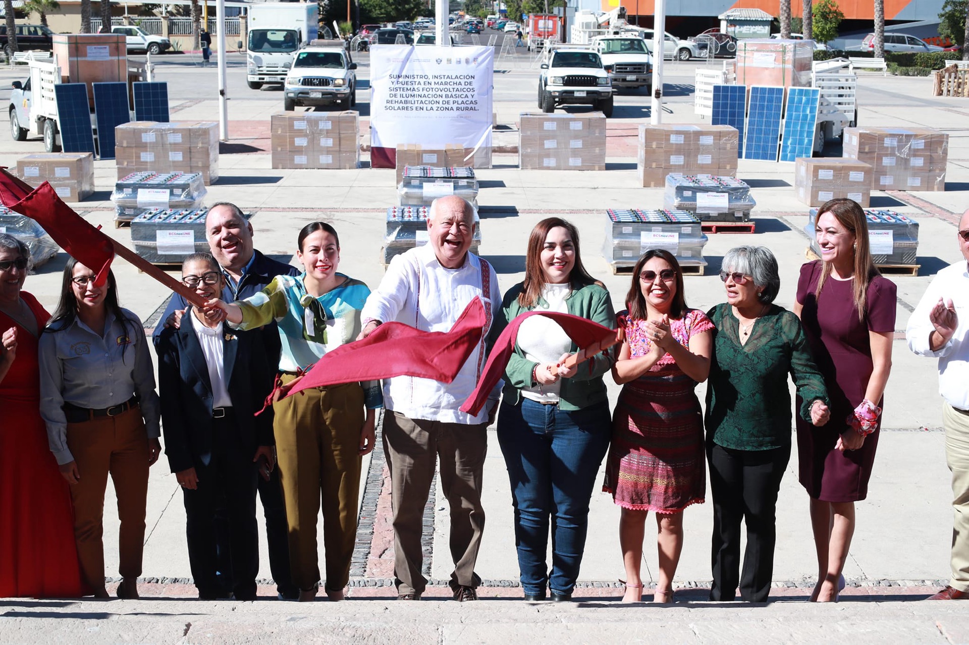 Entrega Gobernador VCC, equipos fotovoltaicos a familias de los 5 municipios