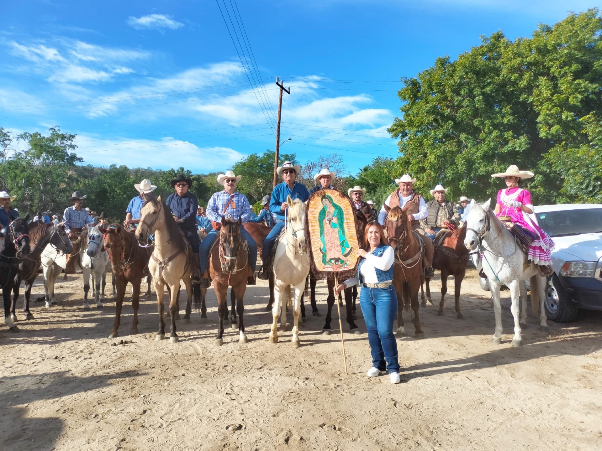 “Cabalgata y devoción, tradiciones que nos unen”: Oscar Leggs Castro; encabeza festividades en Miraflores