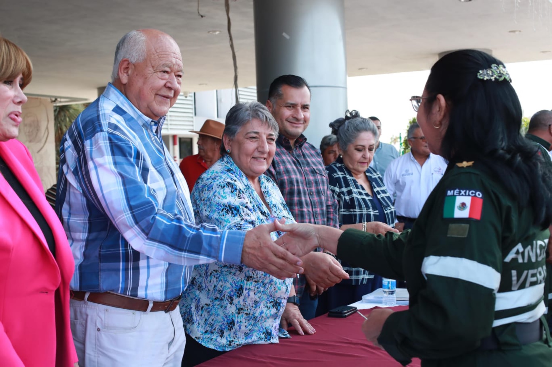 Entrega Gobernador VCC, unidades a ISC y Ángeles Verdes