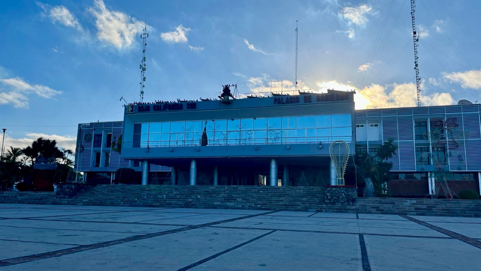 Inician trabajadores del Gobierno del Estado periodo vacacional; permanecen guardias y atención a usuarios