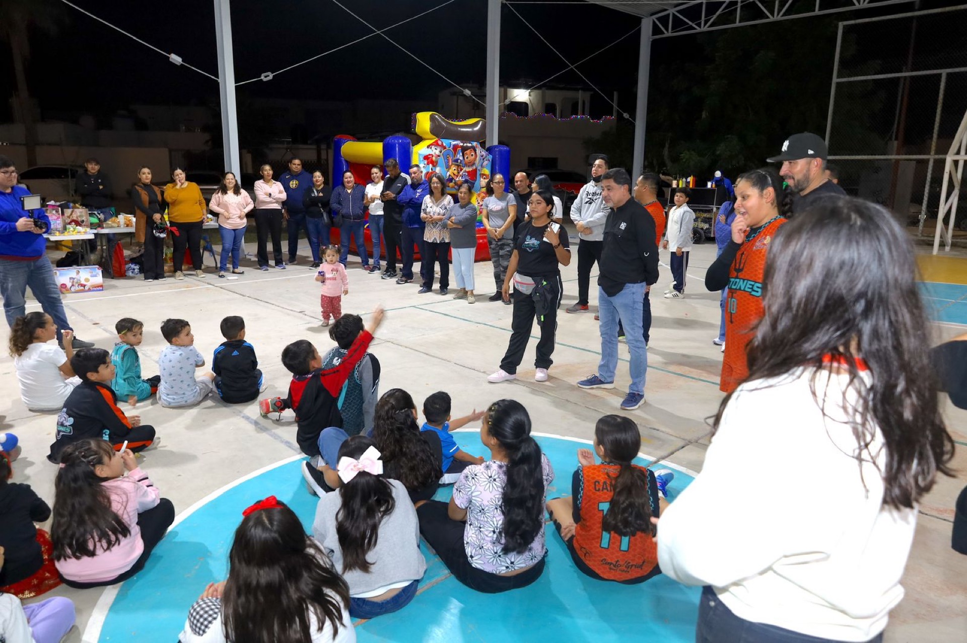 Homero Davis al equipo de basquetbol Tritones La Paz