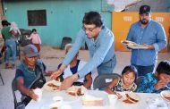 Participa Oscar Leggs Castro en fiestas decembrinas en colonia La Esperanza de CSL