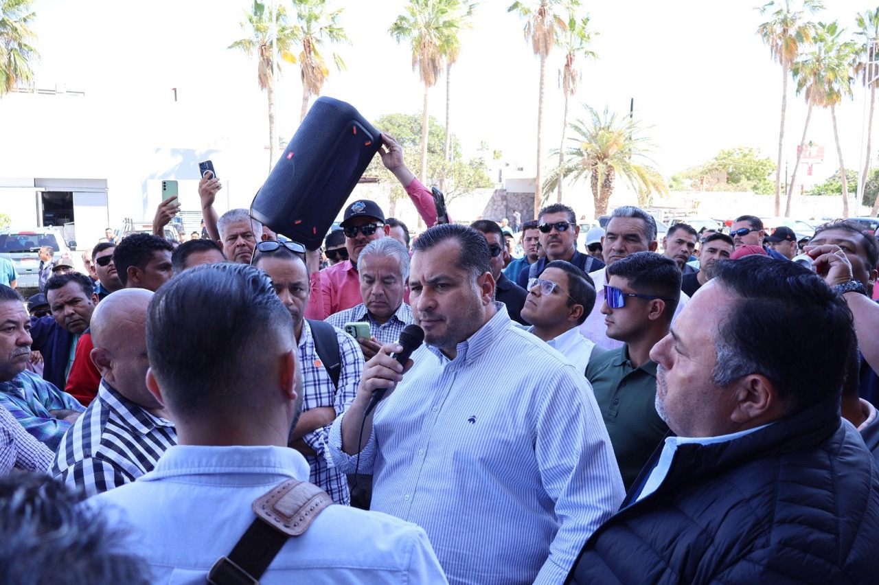 ATIENDE GOBIERNO DEL ESTADO A TAXISTAS DE LOS CABOS 