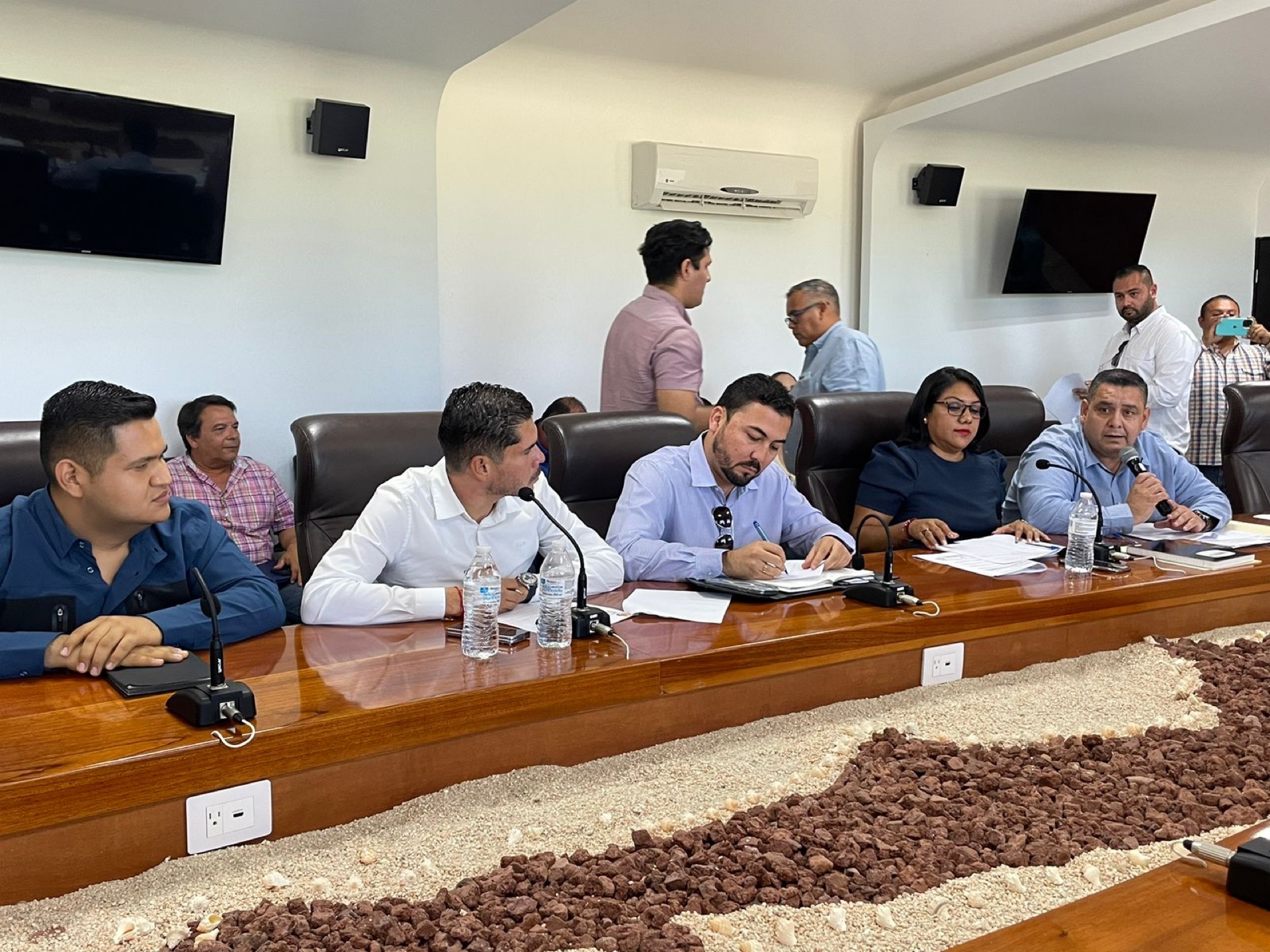 Instalados los trabajos de transición entre la XIV administración municipal de Los Cabos que concluye el 27 de septiembre y el gobierno entrante que inicia labora el 28 de septiembre próximo