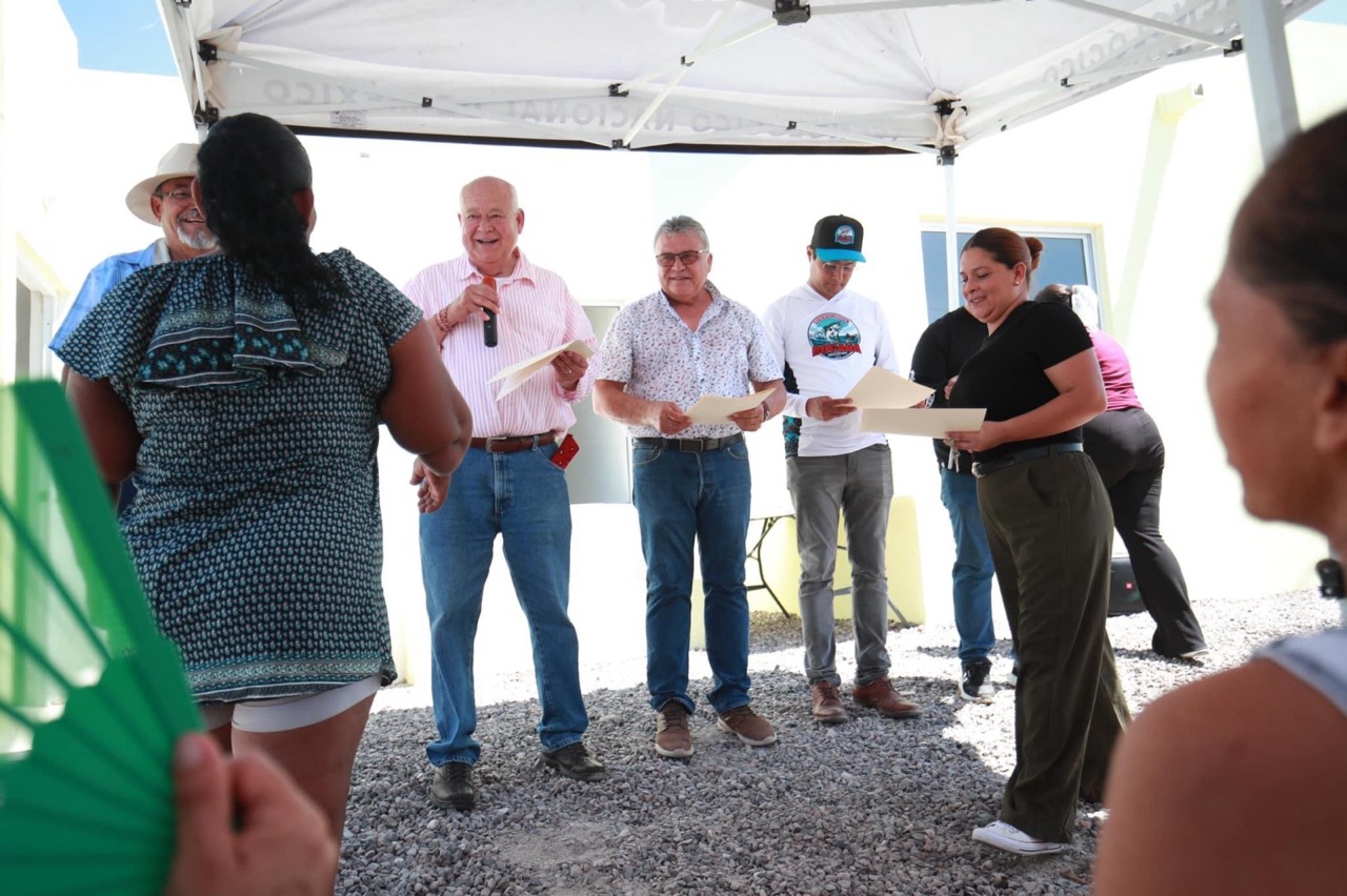 CUMPLE VÍCTOR MANUEL CASTRO COSÍO CON LA ENTREGA DE VIVIENDAS PARA SANTA ROSALÍA Y SAN JOSÉ DE MAGDALENA