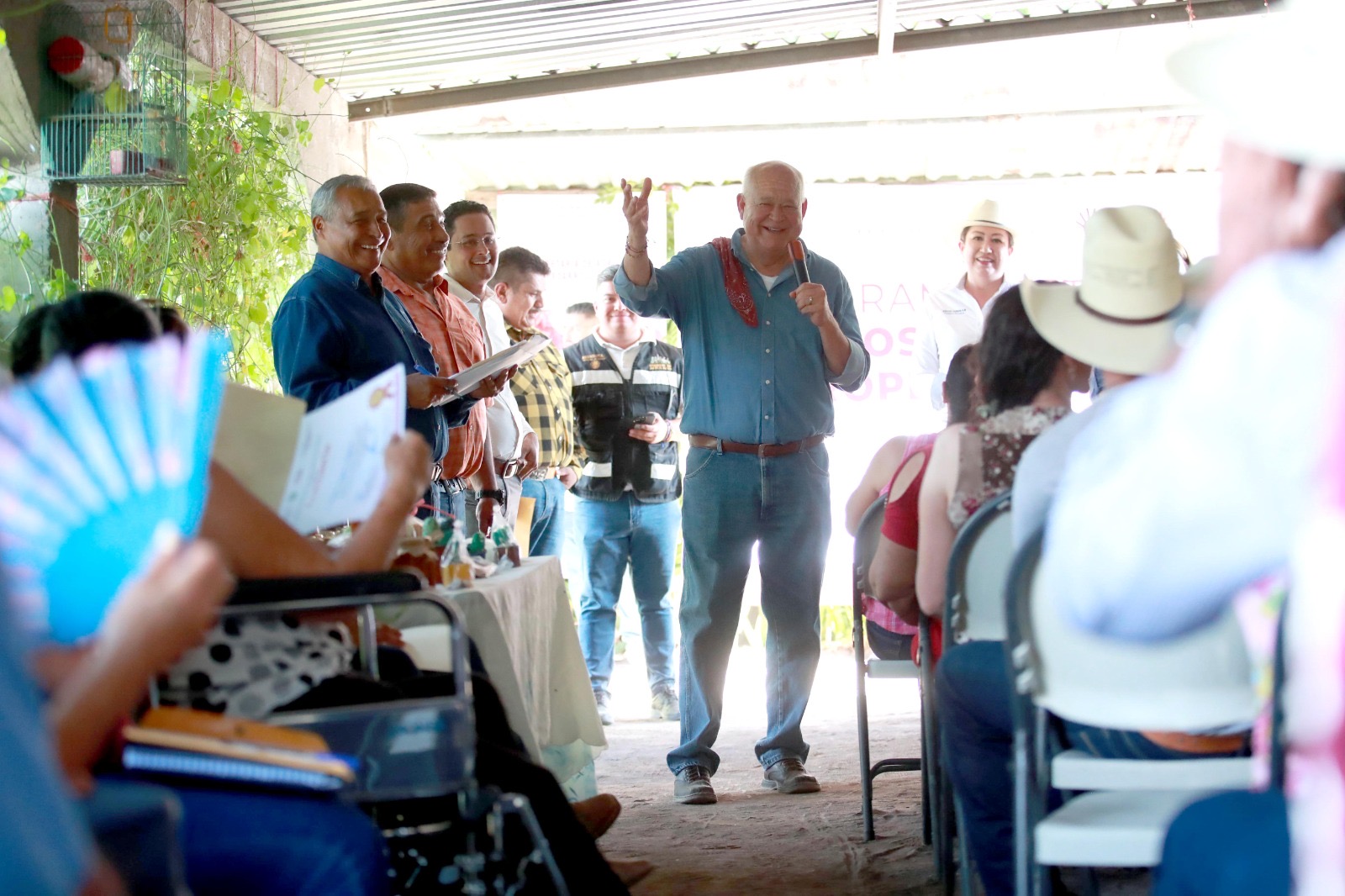 OTORGA GOBERNADOR APOYOS A PRODUCTORES AGROPECUARIOS DE ZONAS SERRANAS DE MULEGÉ