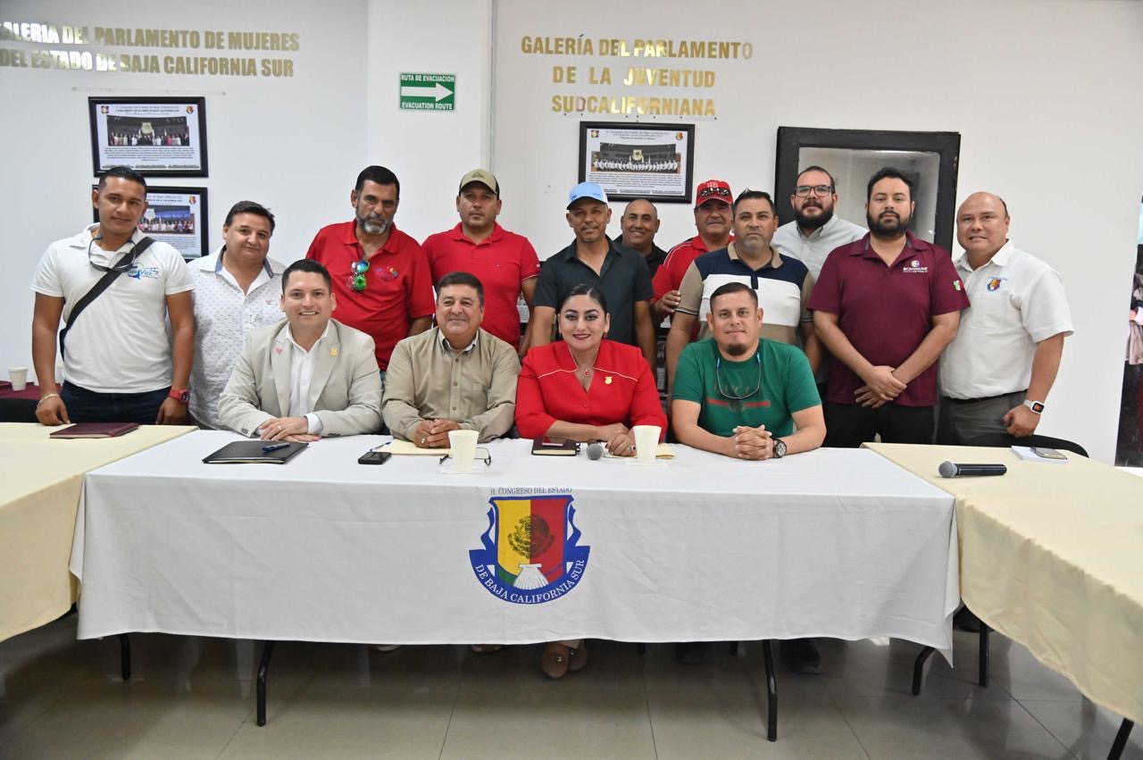 Escucha XVII Legislatura a prestadores de servicios del malecón