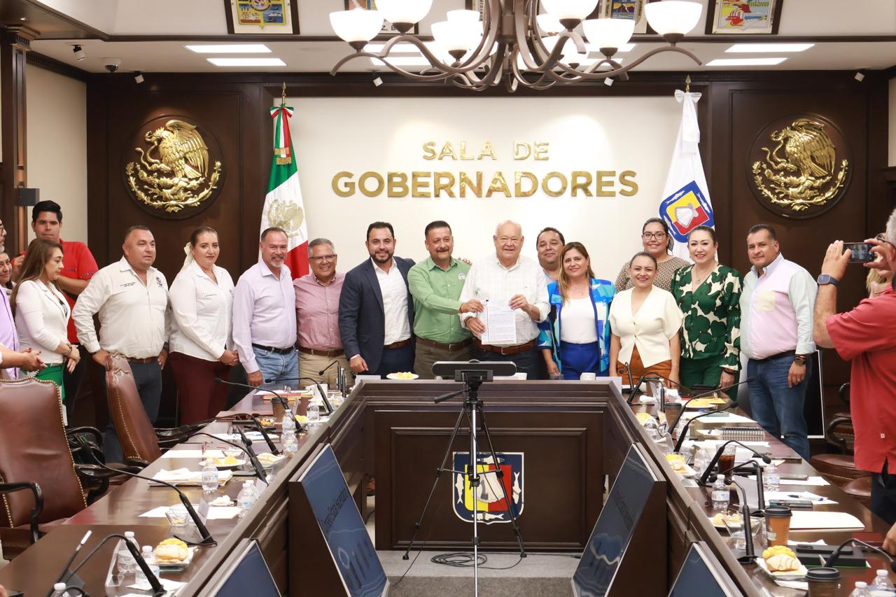 RECIBE GOBIERNO ESTATAL PLIEGO PETITORIO PARA REVISIÓN SALARIAL 2024