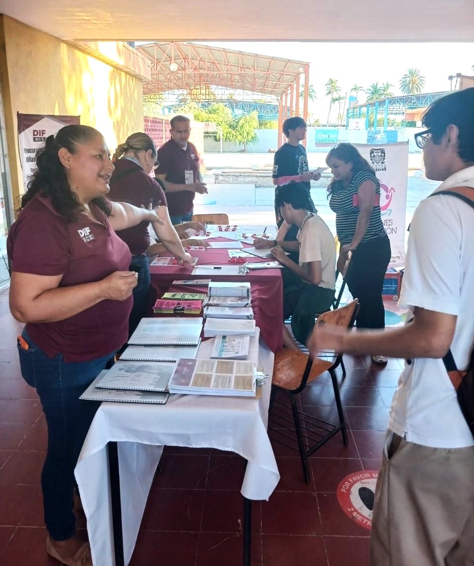 EN LA PAZ, 120 ESTUDIANTES DE SECUNDARIA RECIBIERON SERVICIOS Y ORIENTACIÓN EN MATERIA DE SALUD