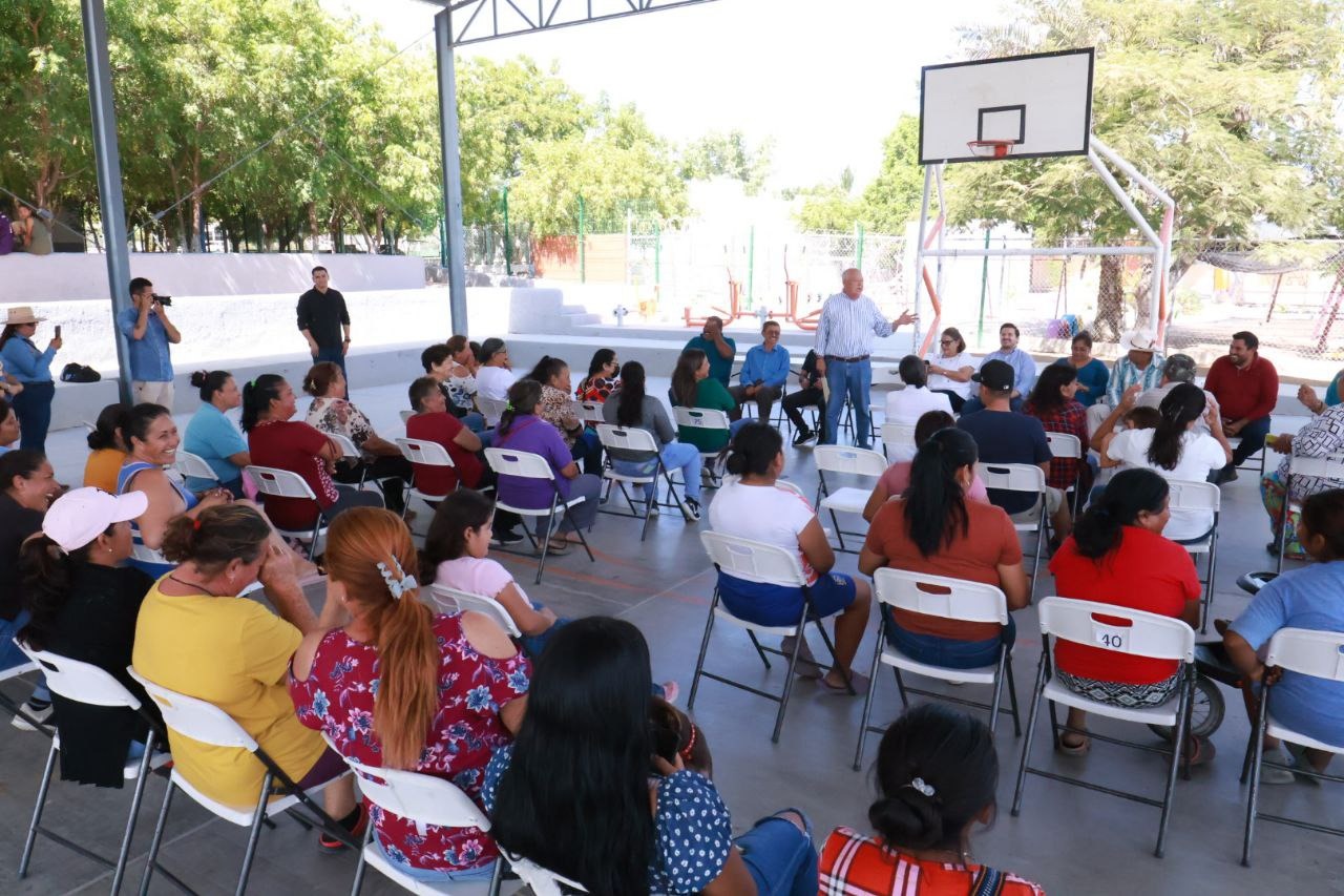 GOBERNADOR ENTREGA TRANSPORTE ESCOLAR Y ANUNCIA MEJORAS EN INFRAESTRUCTURA Y SALUD EN EL CARRIZAL