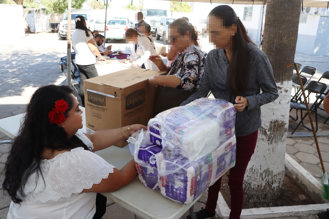 ENTREGA SEDIF APOYOS ASISTENCIALES A PERSONAS DE ATENCIÓN PRIORITARIA