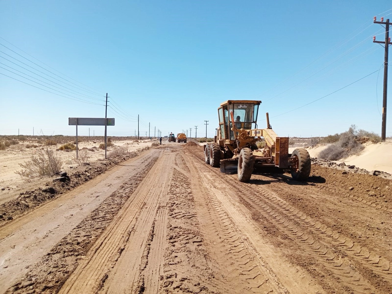 REHABILITA GOBIERNO DEL ESTADO EL CAMINO A BENITO JUÁREZ EN MULEGÉ