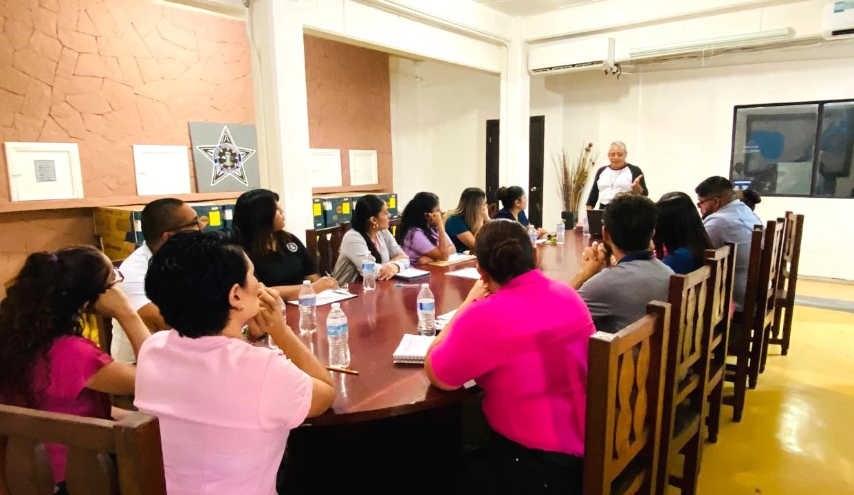 PERSONAL DE CENTROS DE REINSERCIÓN SOCIAL DE BCS SE CAPACITAN EN LENGUAJE DE SEÑAS