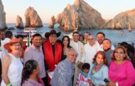 Con ceremonia religiosa y procesión hasta el simbólico Arco de Cabo San Lucas, rinden homenaje a San Lucas Evangelista