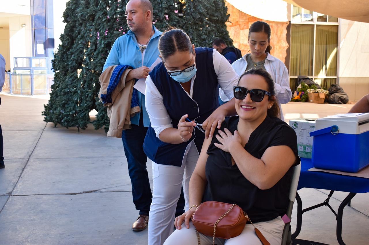 Realizan Feria de la Salud en explanada del Ayuntamiento de La Paz