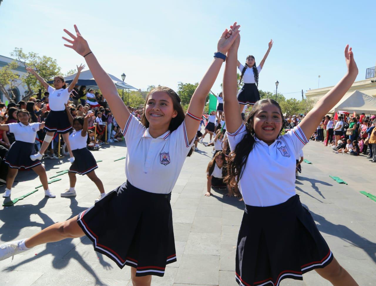 Más de 5 mil participantes en Los Cabosparticiparon el desfile del 114 aniversario de la Revolución Mexicana