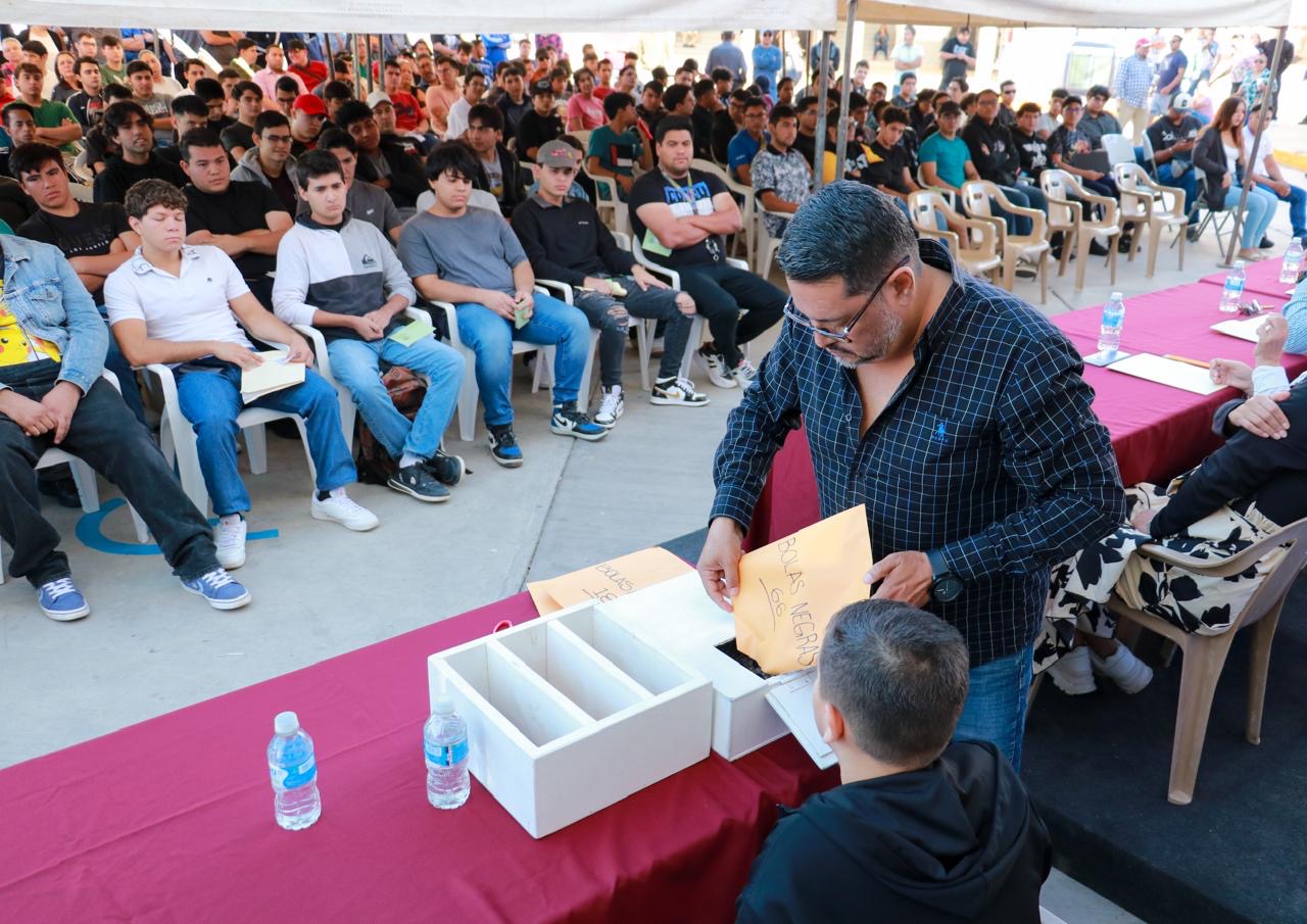 Realiza Ayuntamiento de La Paz sorteo del Servicio Militar Nacional