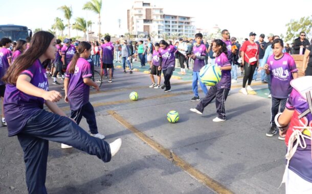 Participan 400 deportistas paceños en el Desfile del 20 de Noviembre