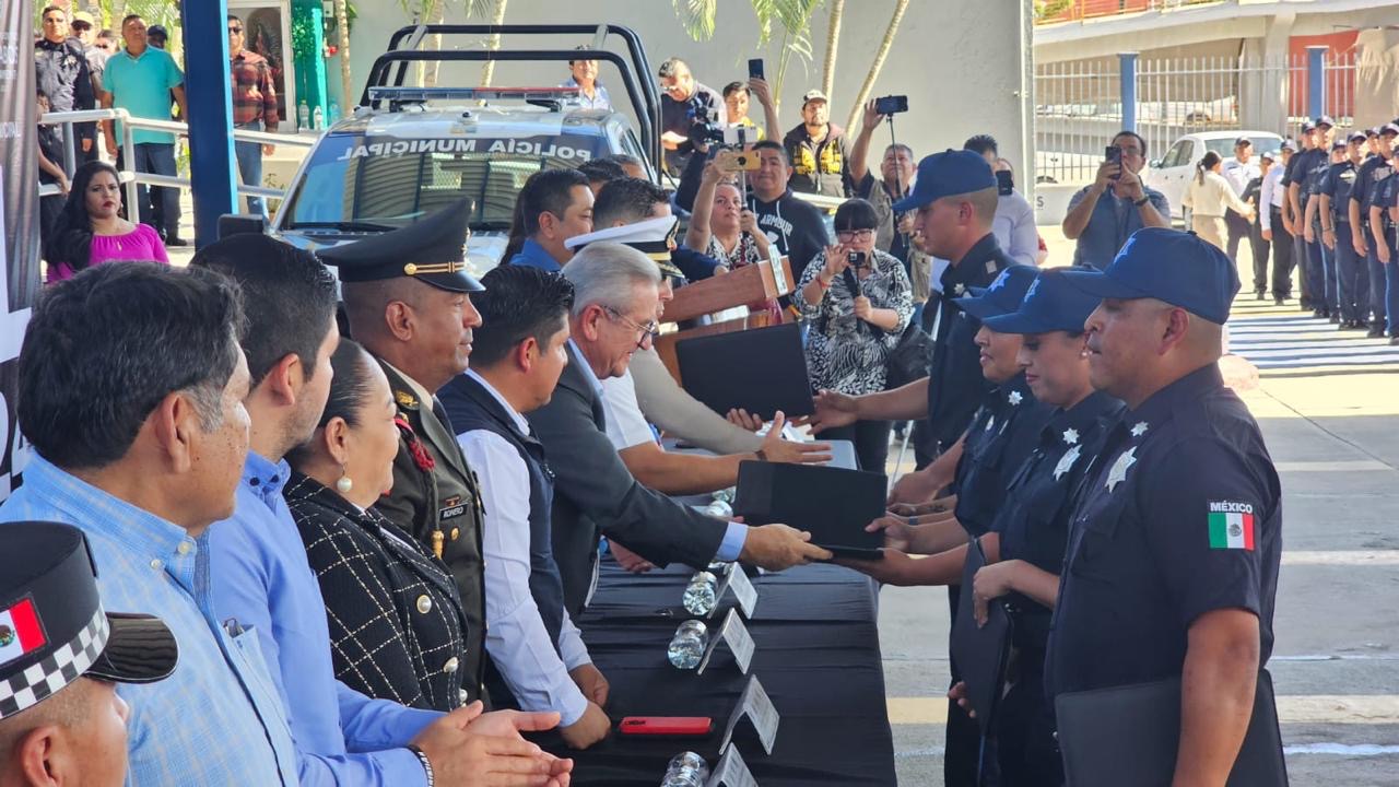 ENTREGA AYUNTAMIENTO DE LOS CABOS 10 PATRULLAS NUEVAS A LA DGSPPyTM