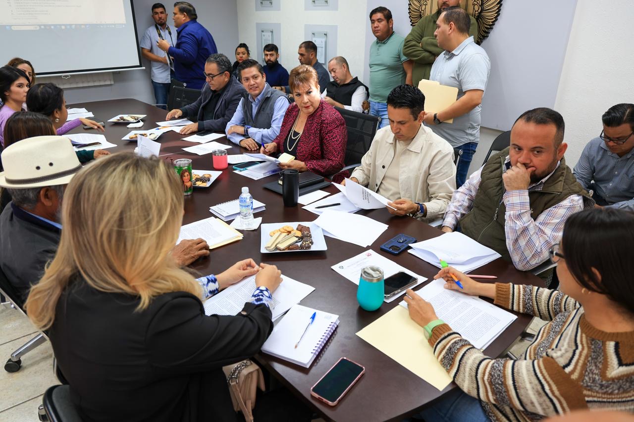 Avanza la formulación del reglamento para el Mercado Étnico de La Paz