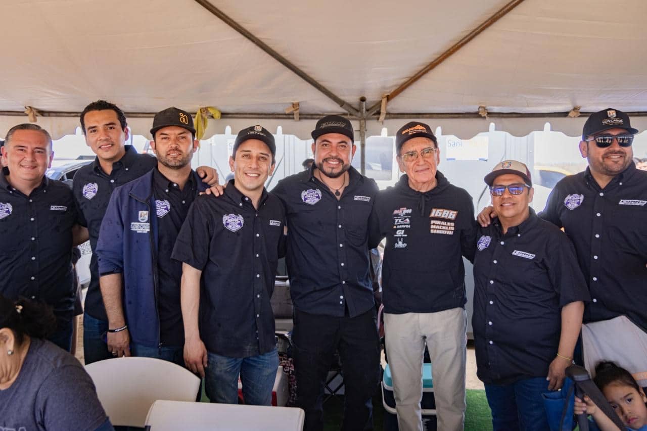 Alcalde de Los Cabos Christian Agúndez da banderazo a la carrera de Off Road de las Fiestas Tradicionales San José del Cabo 2025