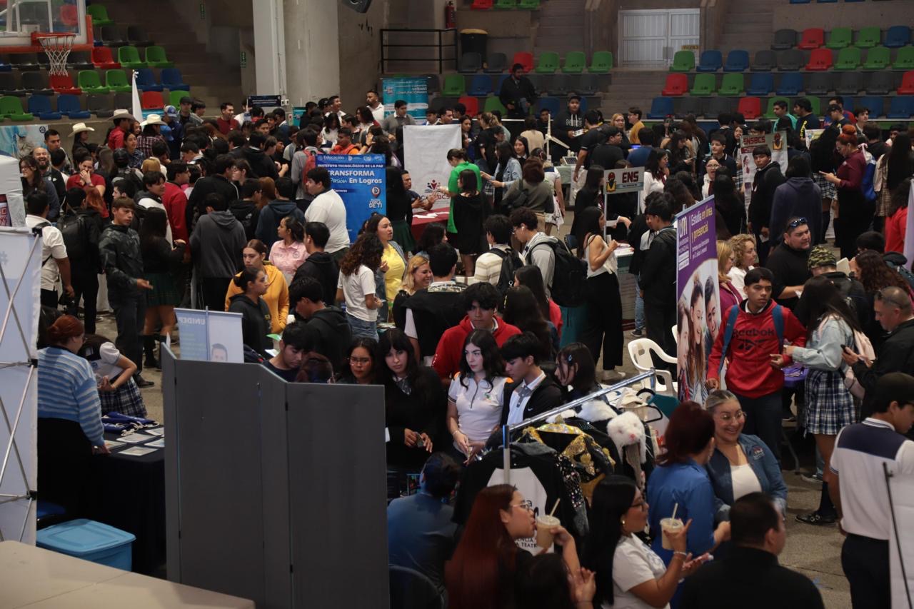 Exitosa Feria Universitaria reúne a más de 250 jóvenes en La Paz